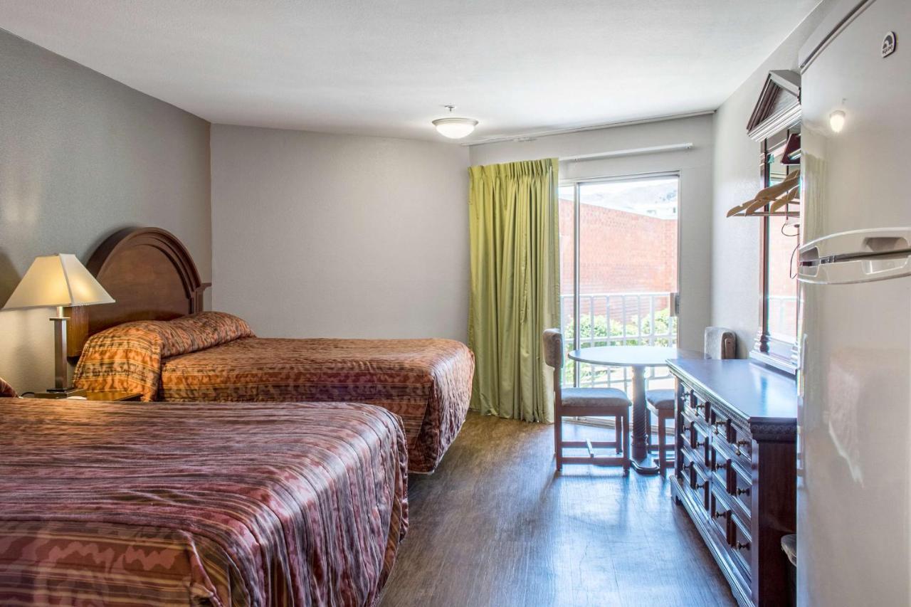 Econo Lodge Gorman Lebec Zewnętrze zdjęcie